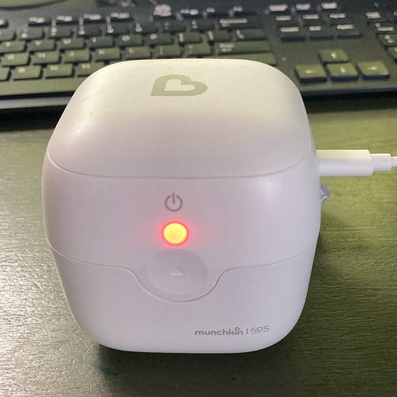 Munchkin 59S Portable UV Sterilizer - White - Picture 1 of 5